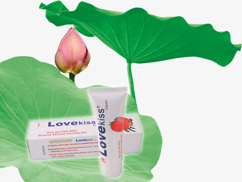 gel-boi-tron-love-kiss-huong-dau-100ml-11